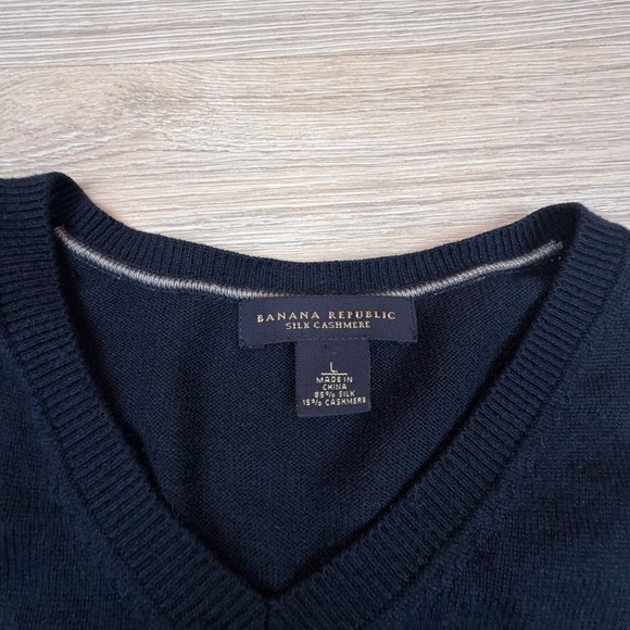Banana Republic Mens V Neck Sweater Silk Cashmere Navy Blue Size L - Picture 2 of 6